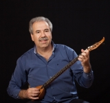 Ο Γιάννης Λεμπέσης και η ορχήστρα του Λαϊκή Στράτα στον 