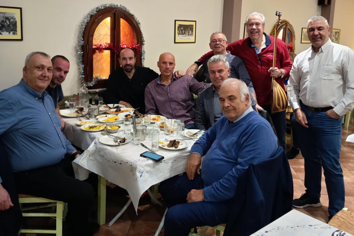 Ο Γιάννης Λεμπέσης στην ταβέρνα &quot;Ιωνικός&quot; στη Νίκαια