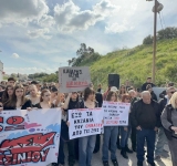 Δραπετσώνα: Συμβολικός αποκλεισμός της περιφερειακής λεωφόρου για την απομάκρυνση της Oil One