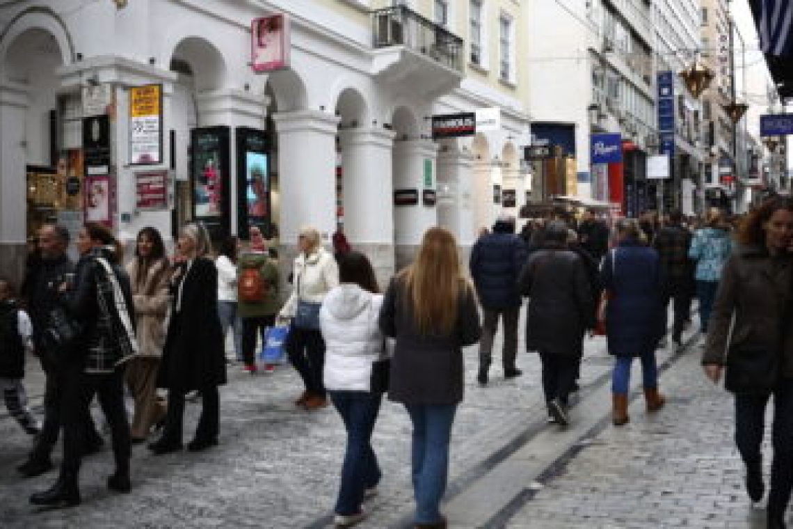 Aπό την Τρίτη το εορταστικό ωράριο των καταστημάτων