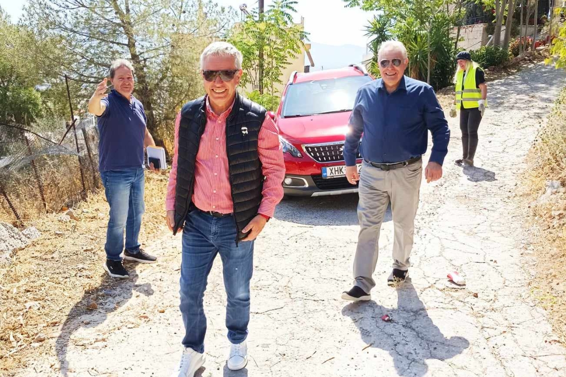 Νίκαια: Επιχείρηση αποψίλωσης των ξερών χόρτων υπό το βλέμμα του Δημάρχου