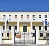 Πίσω από το άπλετο φως υπάρχει σκοτάδι...