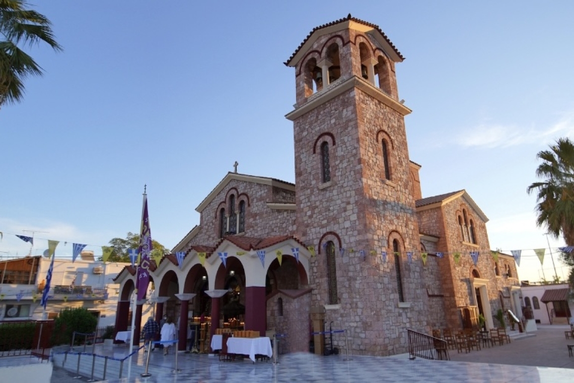 Πανηγυρίζει η Παναγία η Μυρτιδιώτισσα στο Μικρολίμανο