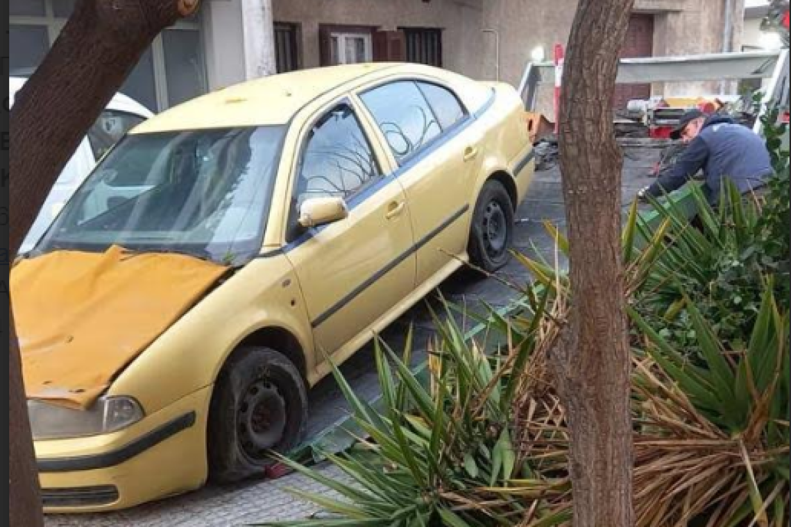Nίκαια - Αγ.Ι.Ρέντης: STOP στα εγκαταλελειμμένα αυτοκίνητα