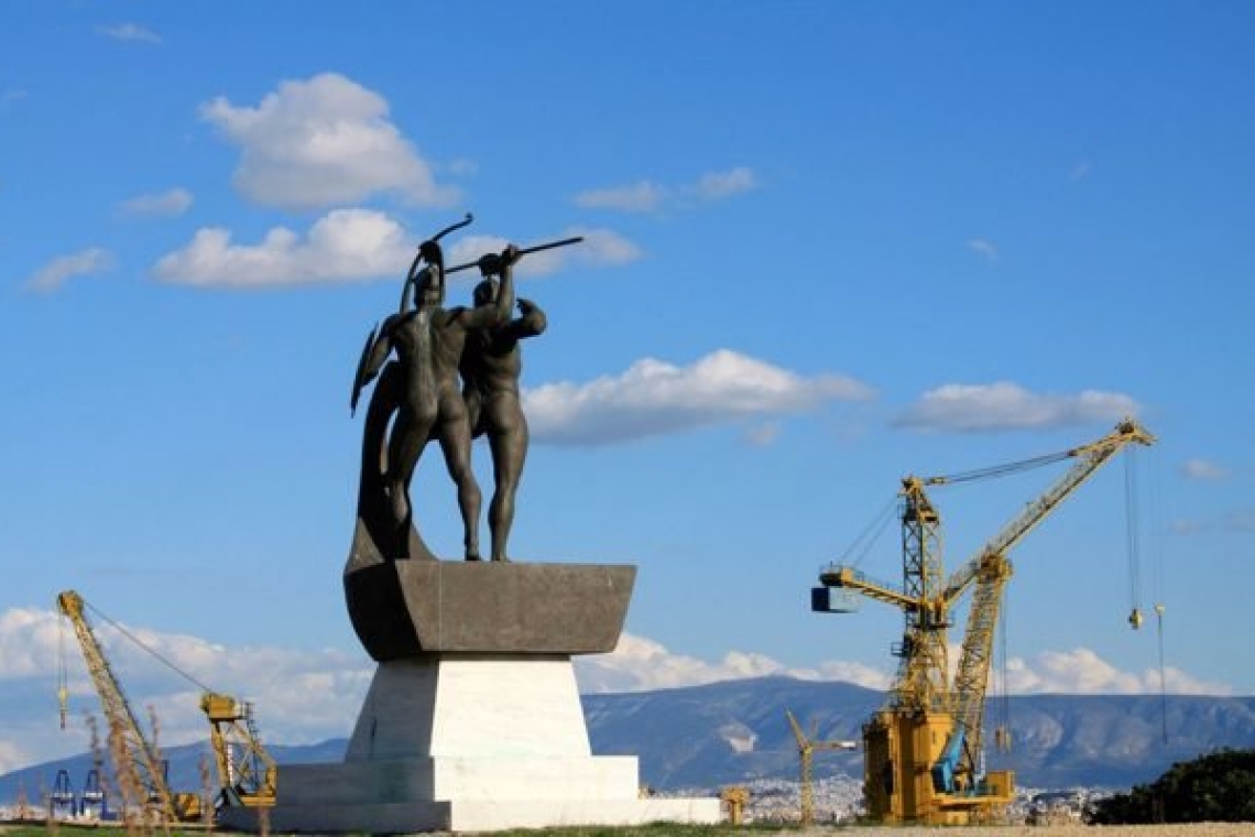 &quot;Kυρία Μενδώνη, το άγος στον ιστορικό χώρο της Ναυμαχίας της Σαλαμίνας, δε σας ενοχλεί;&quot;