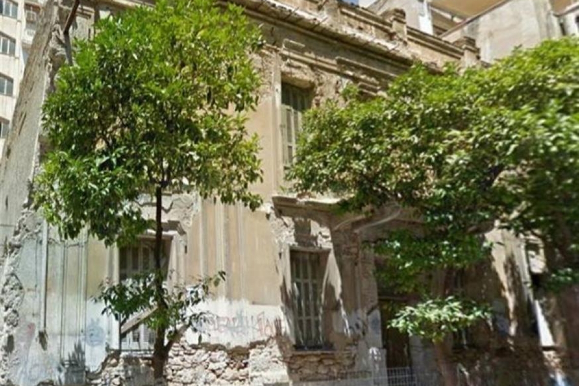 ΠΕΙΡΑΙΑΣ: &quot;Βόμβες&quot; τα ερειπωμένα κτήρια
