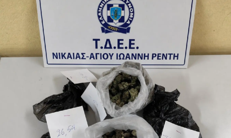 Τρεις συλλήψεις για ναρκωτικά σε Νίκαια και Πειραιά