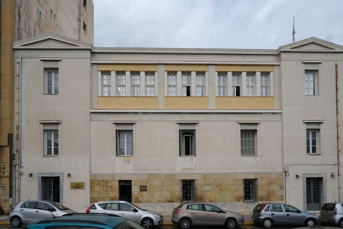 "Οχι" στη μετεγκατάσταση του Ναυτοδικείου Πειραιά